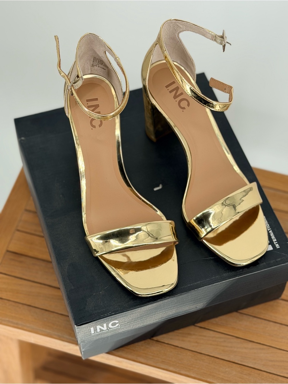 New INC International Concepts Gold Metallic Block Heel Sandals SIZE 8.5M